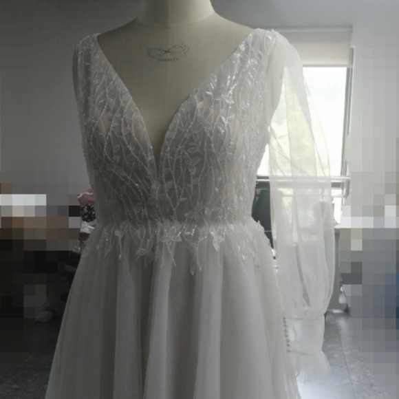 Wedding Dress - Picture 1 of 4